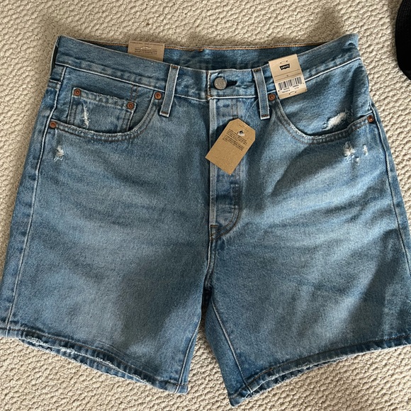 Womens Levi’s 501 shorts NWT - Picture 2 of 2